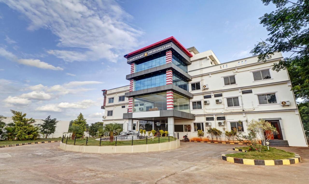 Grand Jp Inn Near 2 Km From Gundlupet Bus Stand エクステリア 写真
