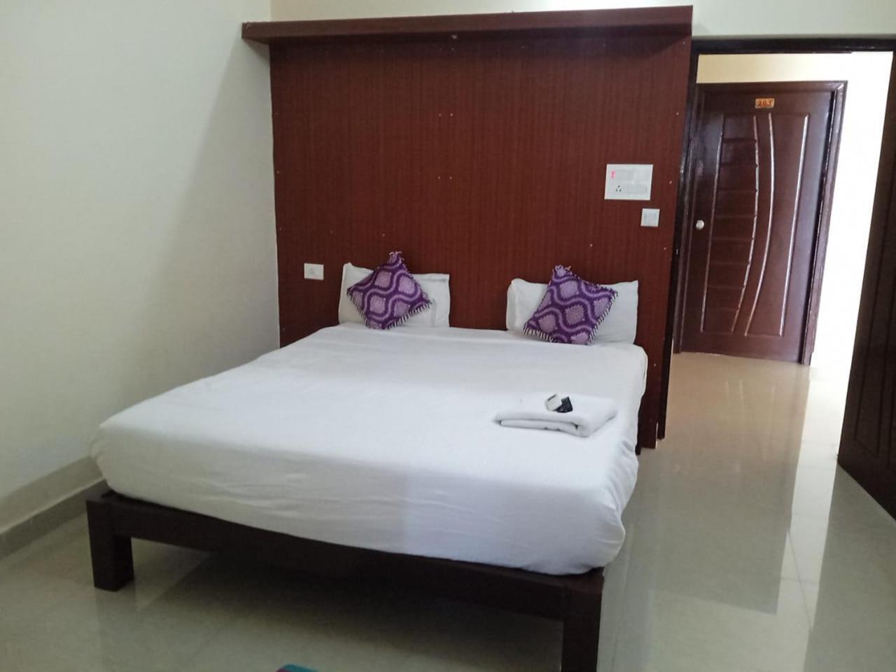 Grand Jp Inn Near 2 Km From Gundlupet Bus Stand エクステリア 写真