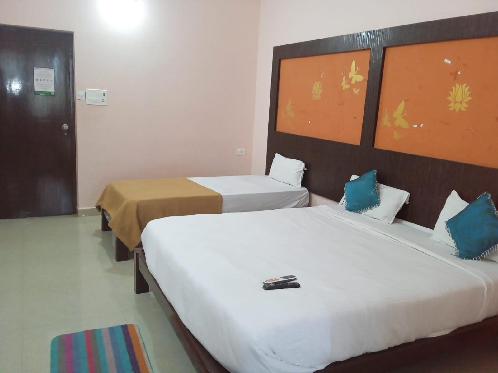 Grand Jp Inn Near 2 Km From Gundlupet Bus Stand エクステリア 写真