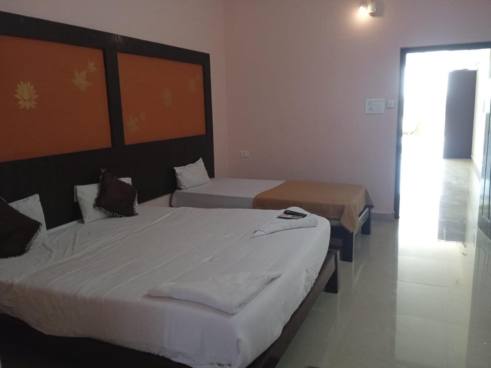 Grand Jp Inn Near 2 Km From Gundlupet Bus Stand エクステリア 写真