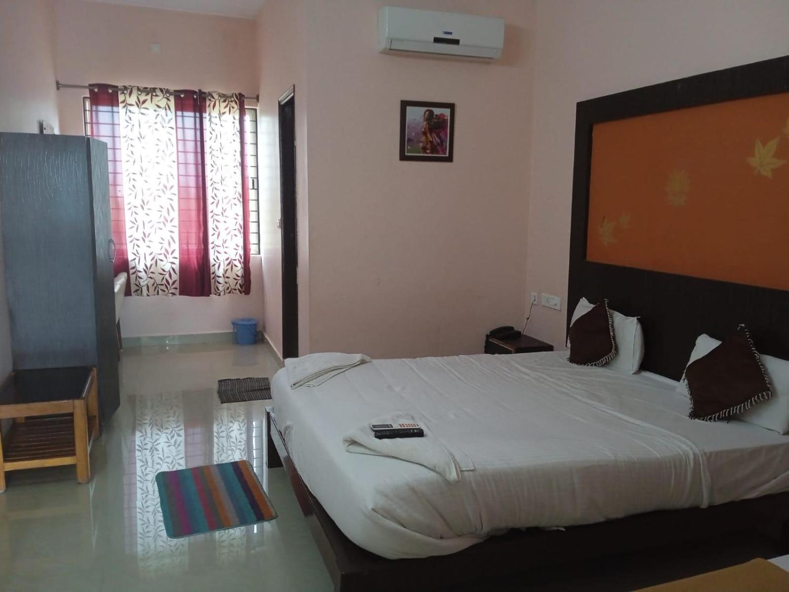 Grand Jp Inn Near 2 Km From Gundlupet Bus Stand エクステリア 写真