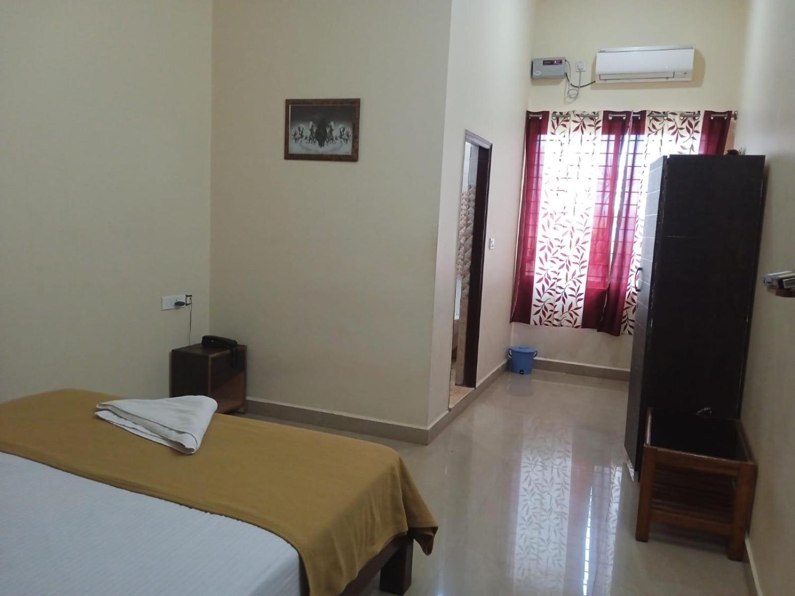 Grand Jp Inn Near 2 Km From Gundlupet Bus Stand エクステリア 写真