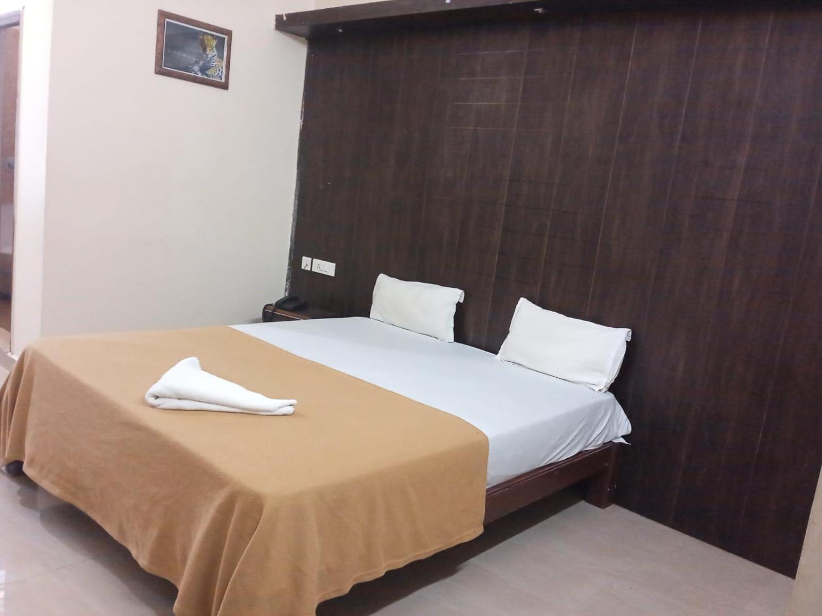 Grand Jp Inn Near 2 Km From Gundlupet Bus Stand エクステリア 写真